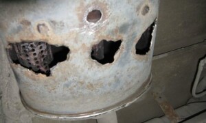 Чем можно быстро и надежно заделать дырку в глушителе, не прибегая к сварке