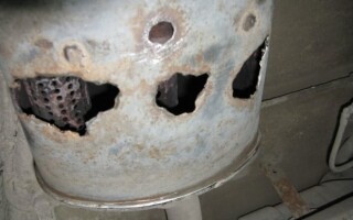 Чем можно быстро и надежно заделать дырку в глушителе, не прибегая к сварке