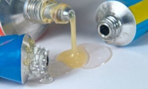 Способы удаления силикатного клея с вещей